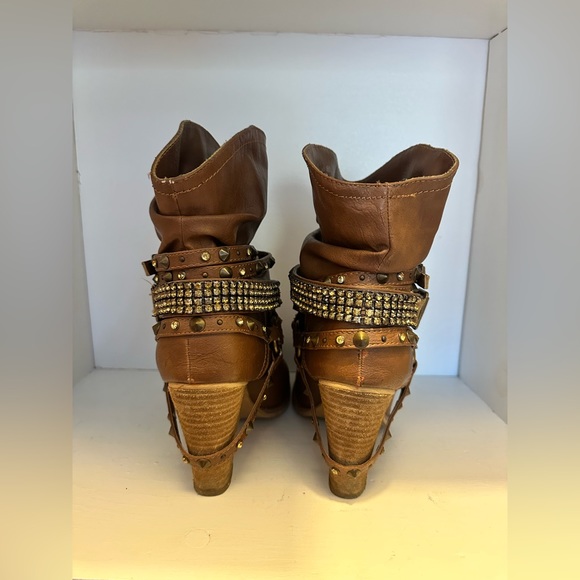 Women’s Boots - Picture 4 of 5